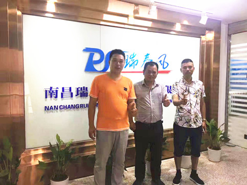 千里探望華中團(tuán)隊(duì)，吹響工業(yè)吊扇廠房通風(fēng)降溫沖鋒號